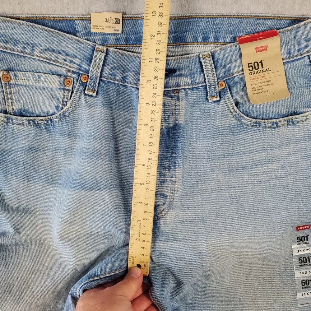 Levis 501 Original Fit Mens Jeans Light Wash Straight Leg Denim 33x30 NEW